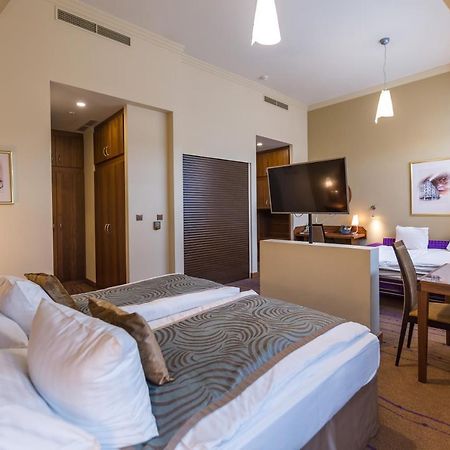 Merchants Crown Suites And Spa Прага Екстериор снимка Suite