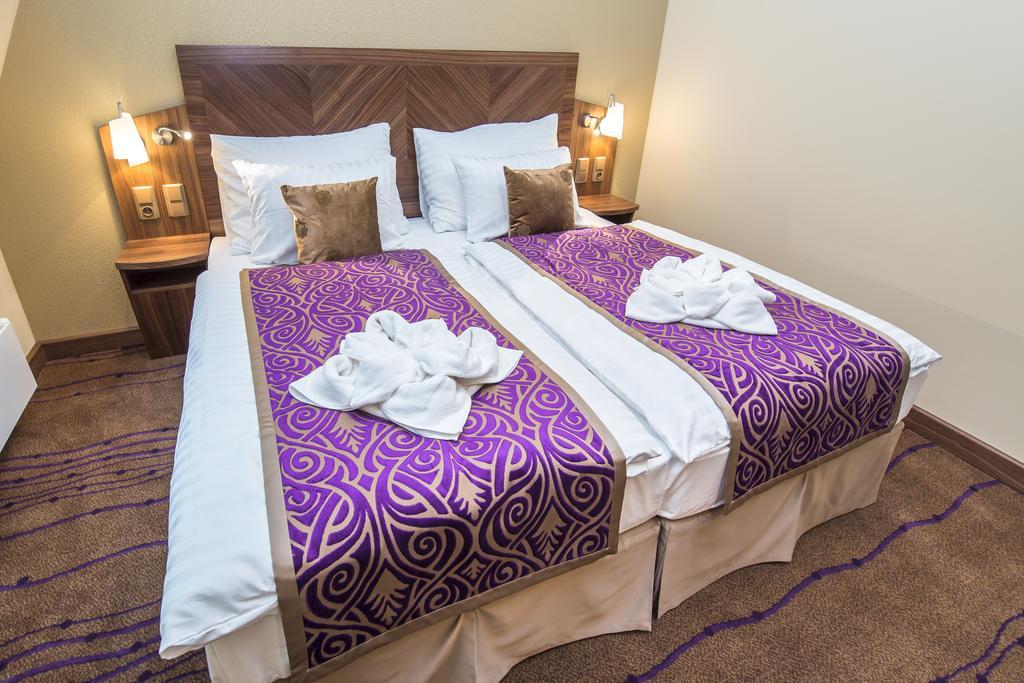 Merchants Crown Suites And Spa Прага Екстериор снимка A bed with a bed skirt