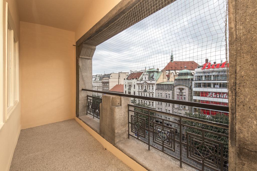 Merchants Crown Suites And Spa Прага Екстериор снимка A balcony in Vienna