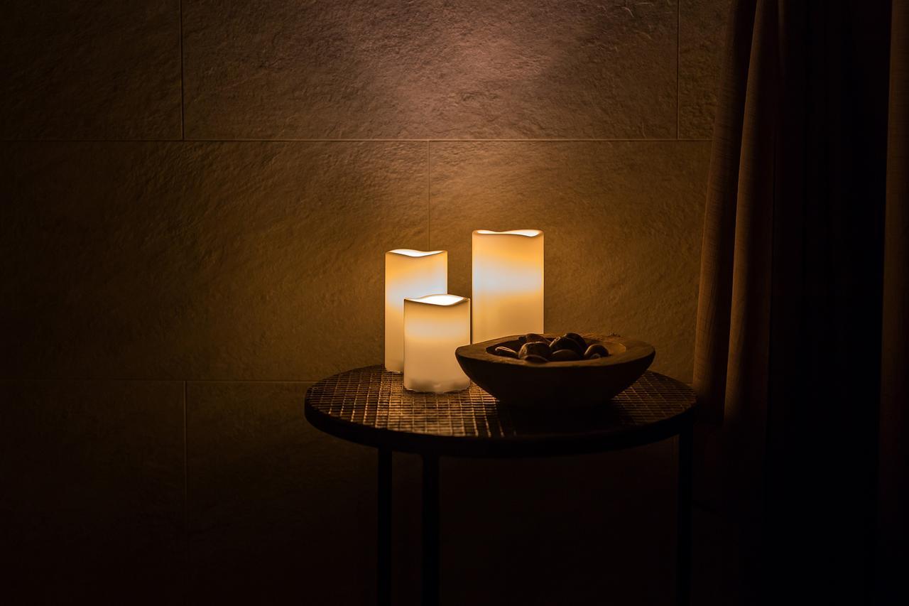 Merchants Crown Suites And Spa Прага Екстериор снимка Candles