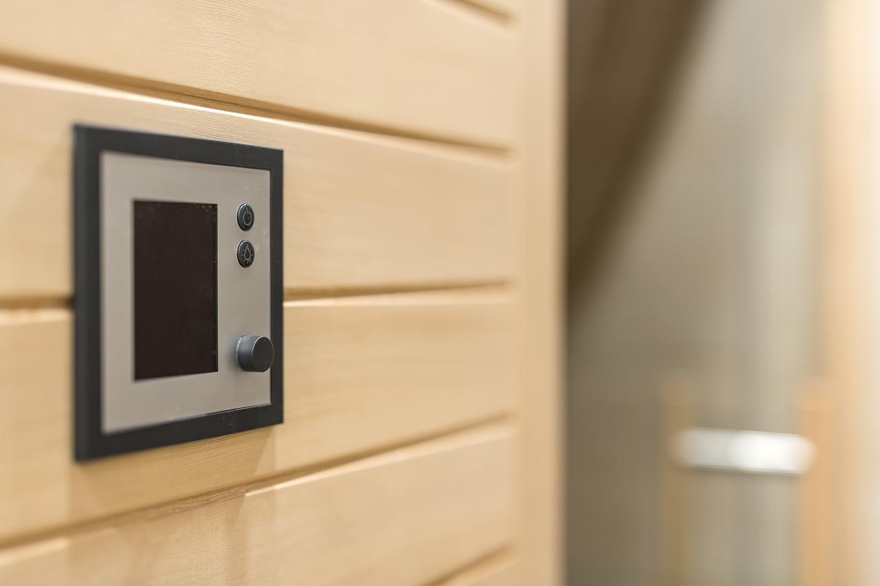 Merchants Crown Suites And Spa Прага Екстериор снимка A modern door bell