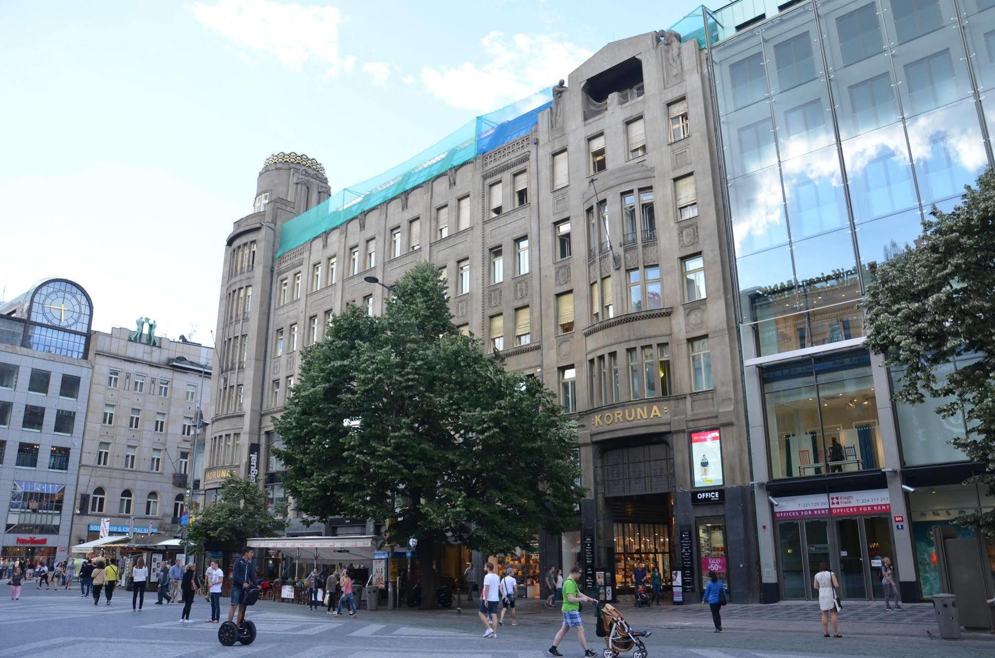 Merchants Crown Suites And Spa Прага Екстериор снимка The former department store, now a shopping centre